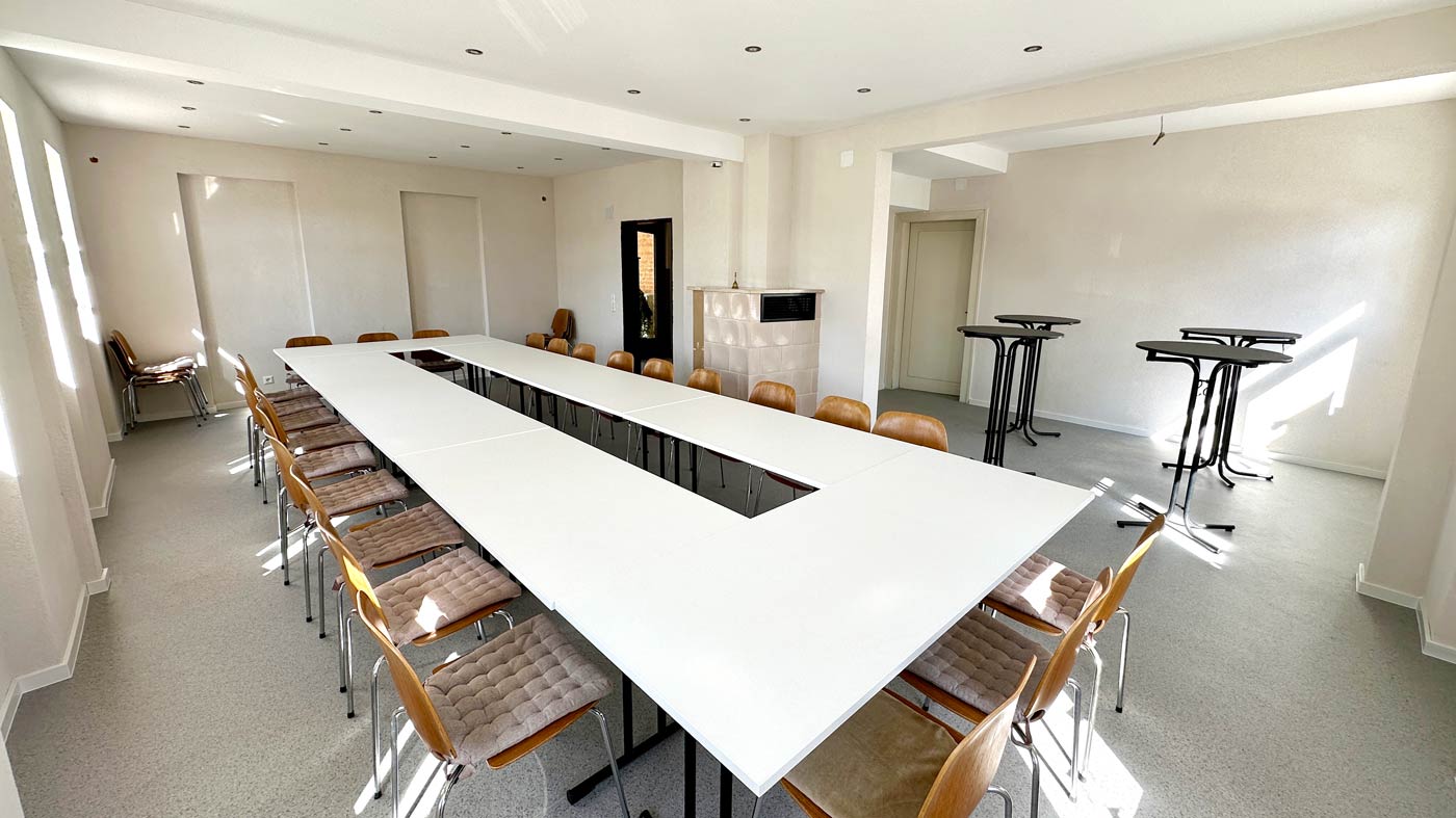 Große runde Tischanordnung in der Baacher Stube